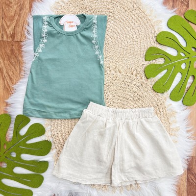 Conj. Regata com Flores Laterais e Short em Linho - Verde e Areia